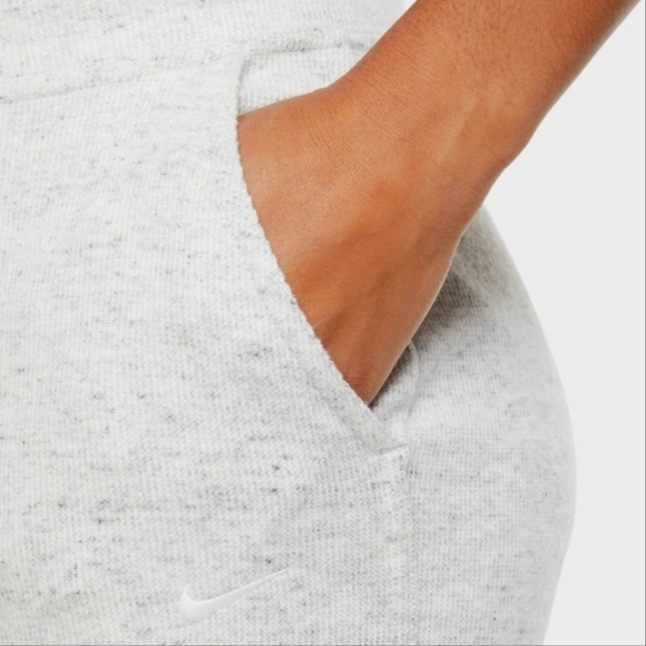 NWT Women's Nike Standard-fit Full Length Training Joggers - Picture 3 of 5